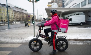Ruokalähettejä, ravintolahistoriaa ja kouluruokailua