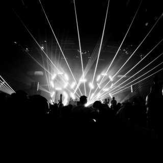 Miten järjestää parhaat pikkujoulut vuonna 2025