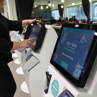 Juvenes ja Winpos kehittävät yhdessä tulevaisuuden maksamista