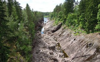 Hallituksen kivikkoinen alkutaival