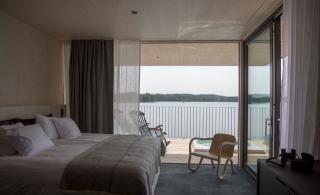 Hallitus runtelee hotellialaa