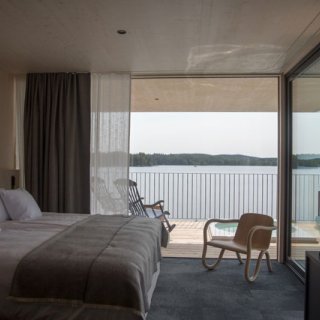 Hallitus runtelee hotellialaa